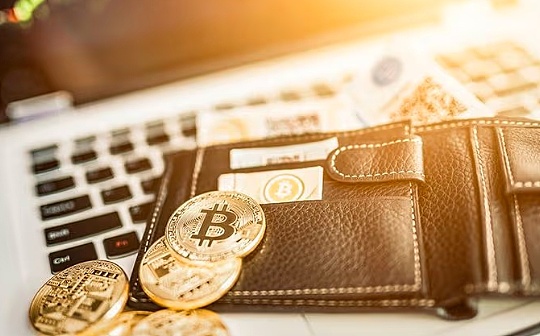 川普当选为何点燃加密股热潮？Coinbase股价为何暴涨超30%？